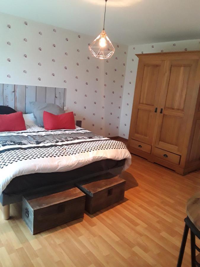 Chambre D'Hotes Cote Jardin Soulignonne 外观 照片